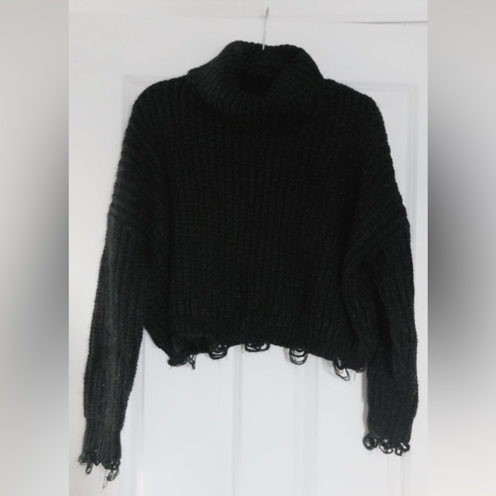Leshop Distressed Cropped Sweater